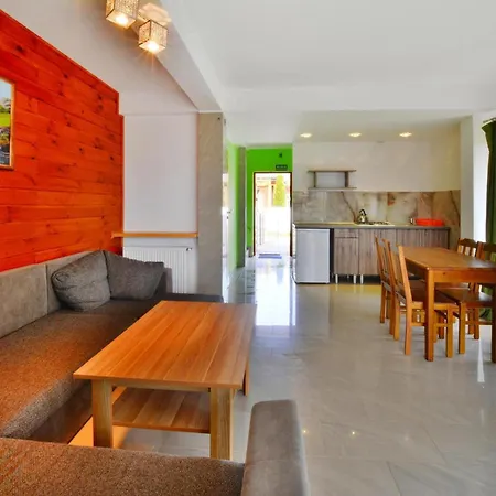 With Garden, Close To The * ساربينوفو