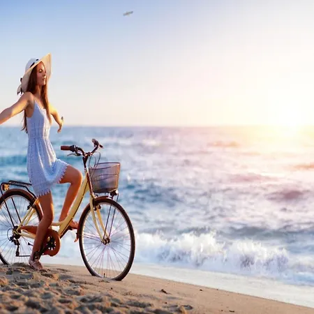 بيت للعطل With Garden, Close To The *