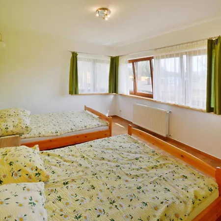 With Garden, Close To The بيت للعطل